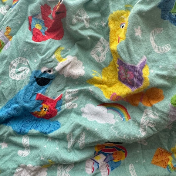 Little sleepies Sesame Street standard crib sheet - Picture 4 of 5